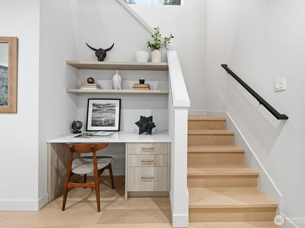 11217 NE 95th Street B, Kirkland WA 98033