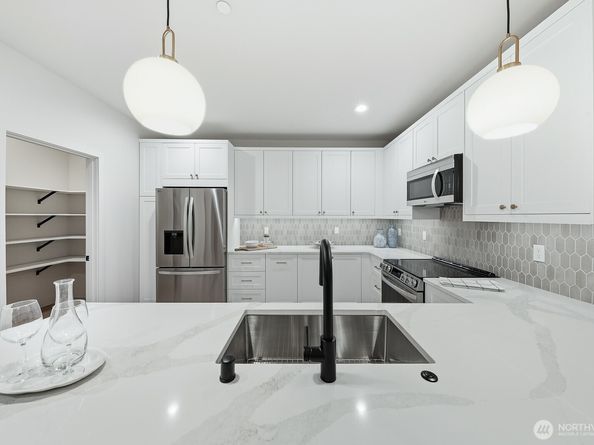 11217 NE 95th Street B, Kirkland WA 98033