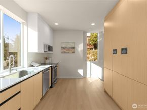 1014 B NE 70th Street, Seattle WA 98115