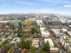 1014 B NE 70th Street, Seattle WA 98115