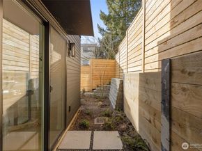 1014 B NE 70th Street, Seattle WA 98115
