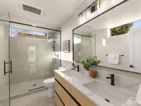 1014 B NE 70th Street, Seattle WA 98115