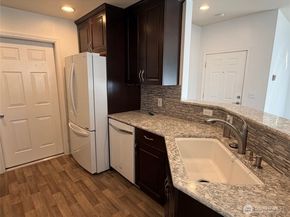 23512 55 Avenue S 16, Kent WA 98032