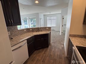 23512 55 Avenue S 16, Kent WA 98032