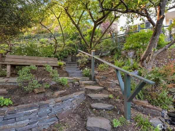 225 Ward Street, Seattle WA 98109