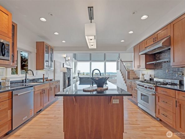 225 Ward Street, Seattle WA 98109