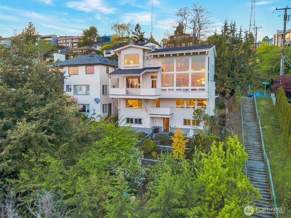 225 Ward Street, Seattle WA 98109