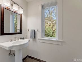 225 Ward Street, Seattle WA 98109