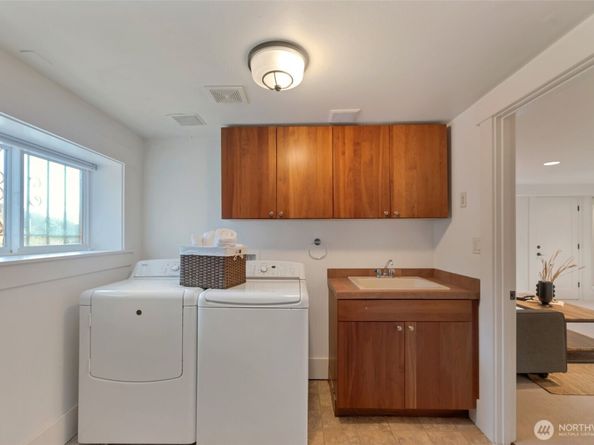 225 Ward Street, Seattle WA 98109