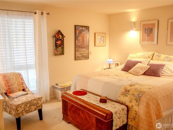 1611 102nd Place NE C1, Bellevue WA 98004