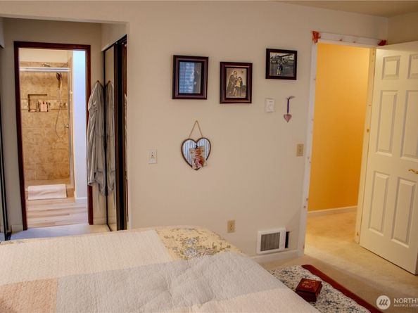 1611 102nd Place NE C1, Bellevue WA 98004