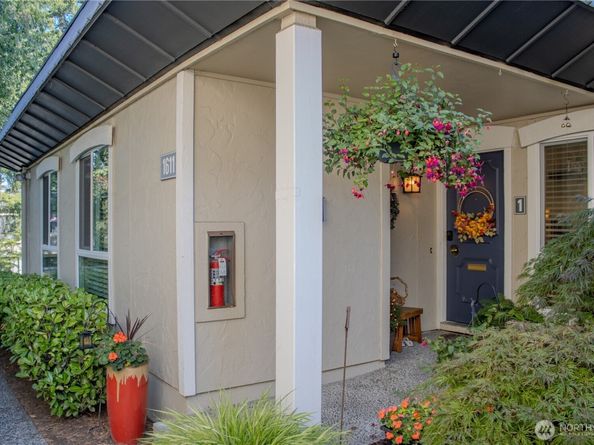 1611 102nd Place NE C1, Bellevue WA 98004