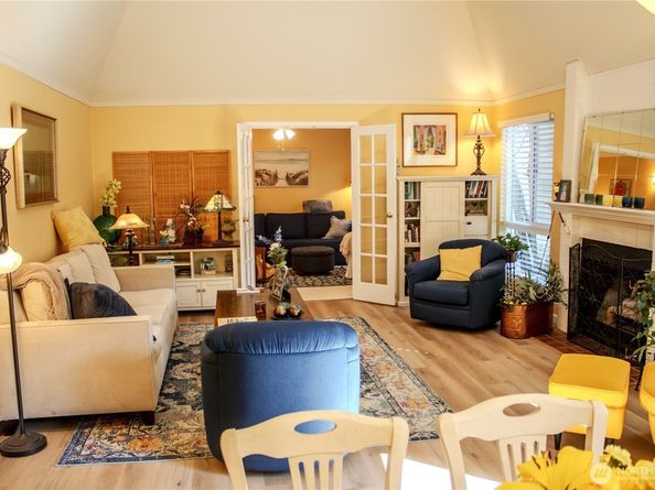 1611 102nd Place NE C1, Bellevue WA 98004