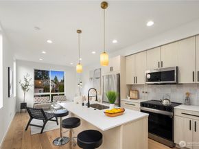 528 B N 72nd Street, Seattle WA 98103