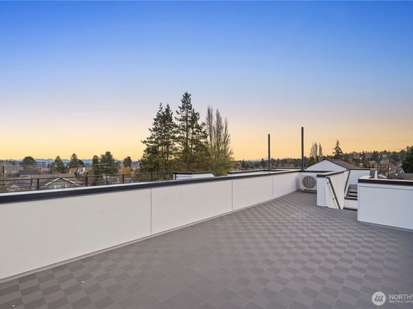 528 B N 72nd Street, Seattle WA 98103