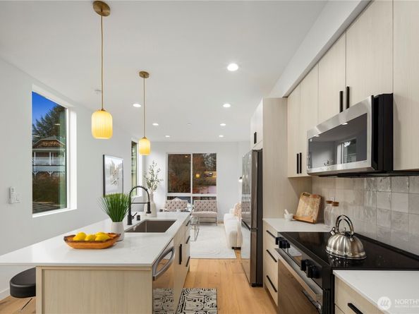 528 B N 72nd Street, Seattle WA 98103