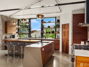 122 10th Avenue, Kirkland WA 98033