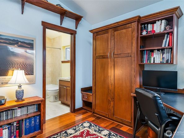 2400 W Boston Street, Seattle WA 98199