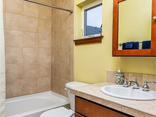 2400 W Boston Street, Seattle WA 98199