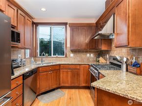 2400 W Boston Street, Seattle WA 98199