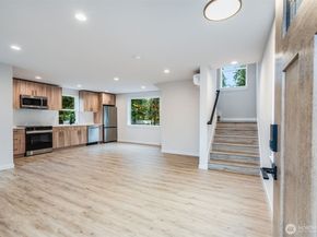 12531 25th Avenue NE Unit B, Seattle WA 98125