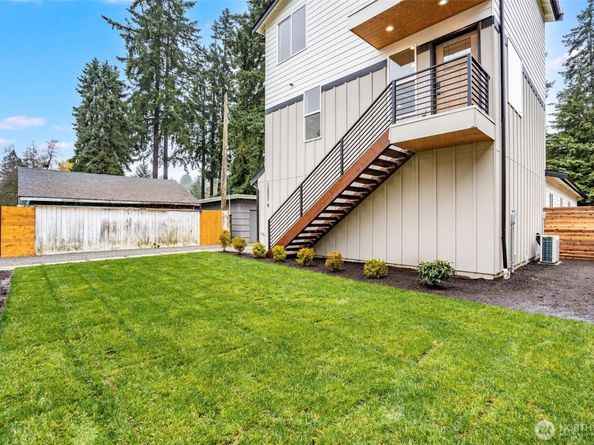 12531 25th Avenue NE Unit B, Seattle WA 98125