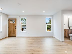 12531 25th Avenue NE Unit B, Seattle WA 98125