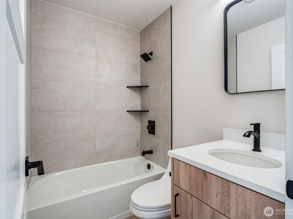 12531 25th Avenue NE Unit B, Seattle WA 98125