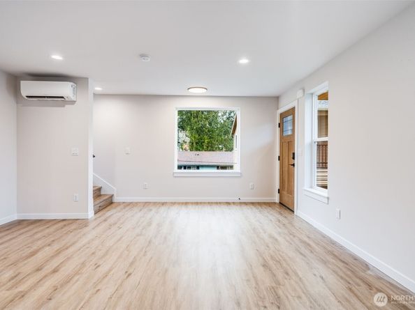 12531 25th Avenue NE Unit B, Seattle WA 98125