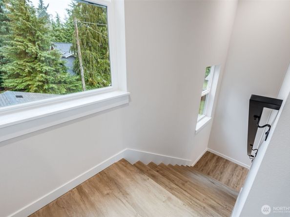 12531 25th Avenue NE Unit B, Seattle WA 98125