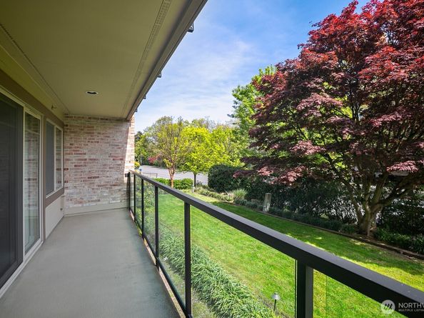 511 100th Avenue NE 111, Bellevue WA 98004