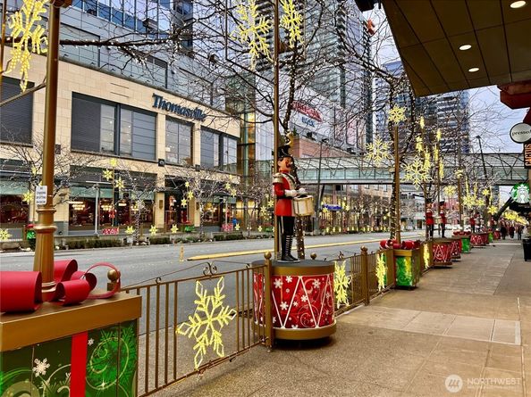 511 100th Avenue NE 111, Bellevue WA 98004