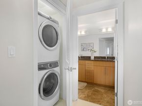 511 100th Avenue NE 111, Bellevue WA 98004