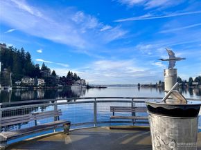 511 100th Avenue NE 111, Bellevue WA 98004