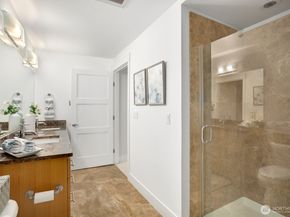 511 100th Avenue NE 111, Bellevue WA 98004