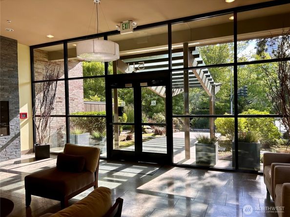 511 100th Avenue NE 111, Bellevue WA 98004