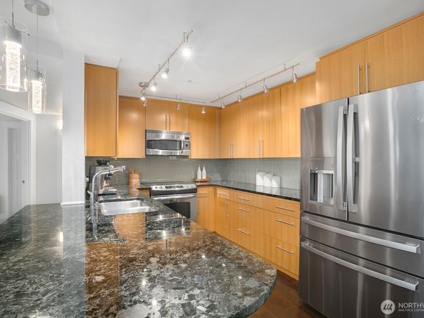 511 100th Avenue NE 111, Bellevue WA 98004