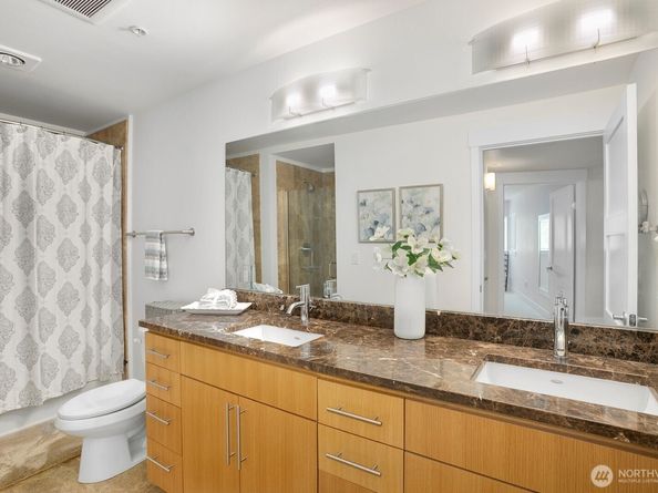 511 100th Avenue NE 111, Bellevue WA 98004