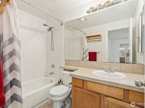 11527 Hwy 99 C106, Everett WA 98204