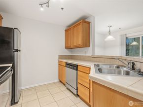 11527 Hwy 99 C106, Everett WA 98204