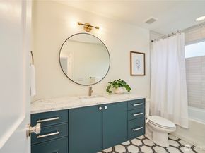 8333 13th Avenue NW B, Seattle WA 98117