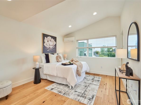 8333 13th Avenue NW B, Seattle WA 98117