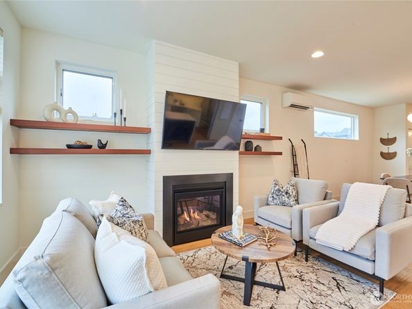 8333 13th Avenue NW B, Seattle WA 98117