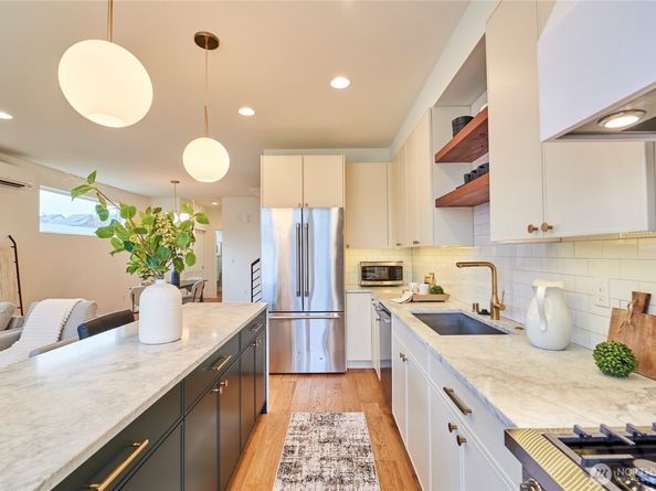 8333 13th Avenue NW B, Seattle WA 98117