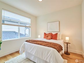 8333 13th Avenue NW B, Seattle WA 98117