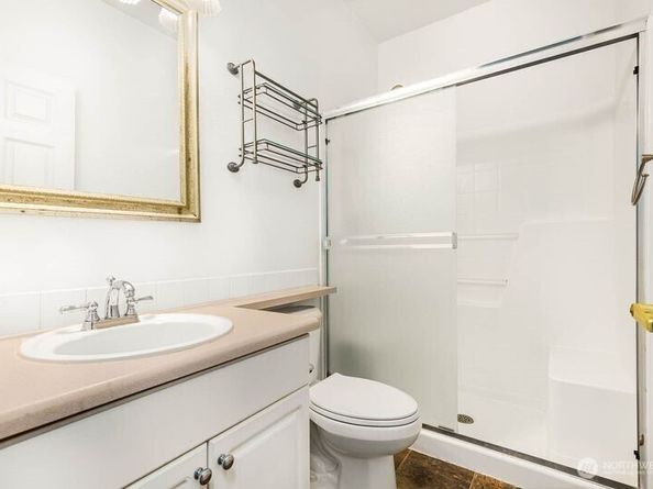 1800 NE 40th Street E301, Renton WA 98056