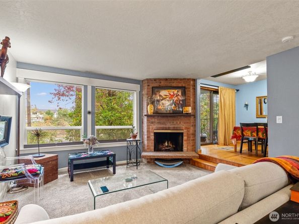 8517 242nd Street SW 402B, Edmonds WA 98026