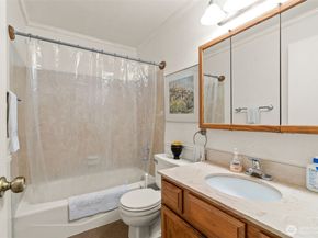 8517 242nd Street SW 402B, Edmonds WA 98026