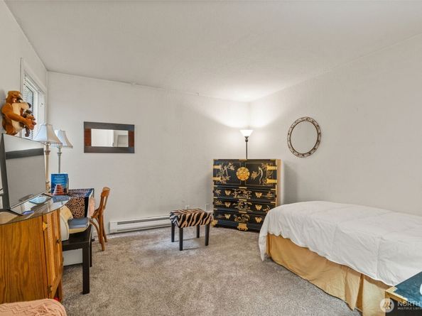 8517 242nd Street SW 402B, Edmonds WA 98026