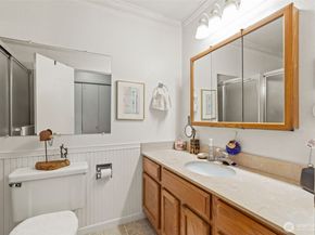 8517 242nd Street SW 402B, Edmonds WA 98026